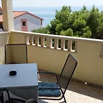 Zemunik 오미스