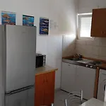 아파트 Zemunik 오미스
