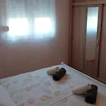 Zemunik 오미스